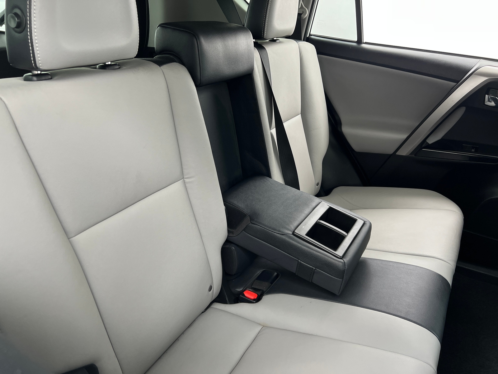 Thumbnail: 2017 Toyota RAV4 - 5