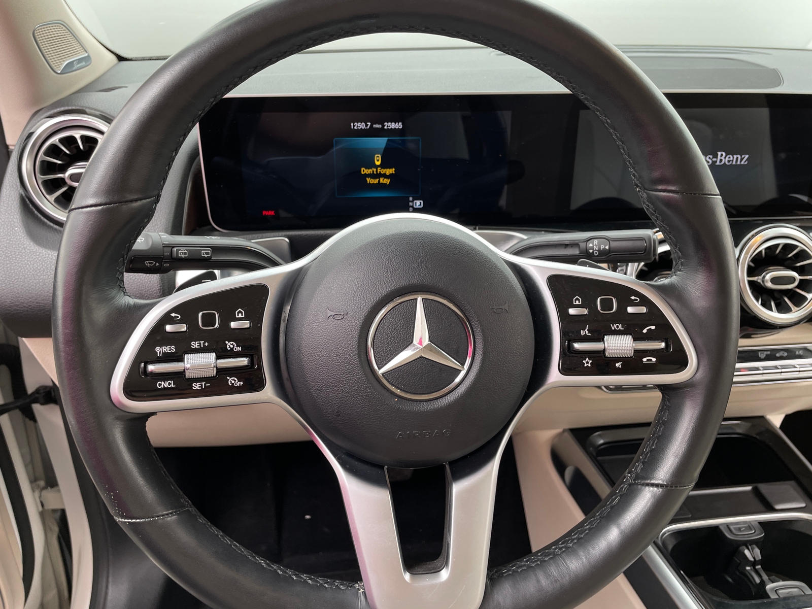 Thumbnail: 2021 Mercedes-Benz GLB - 4