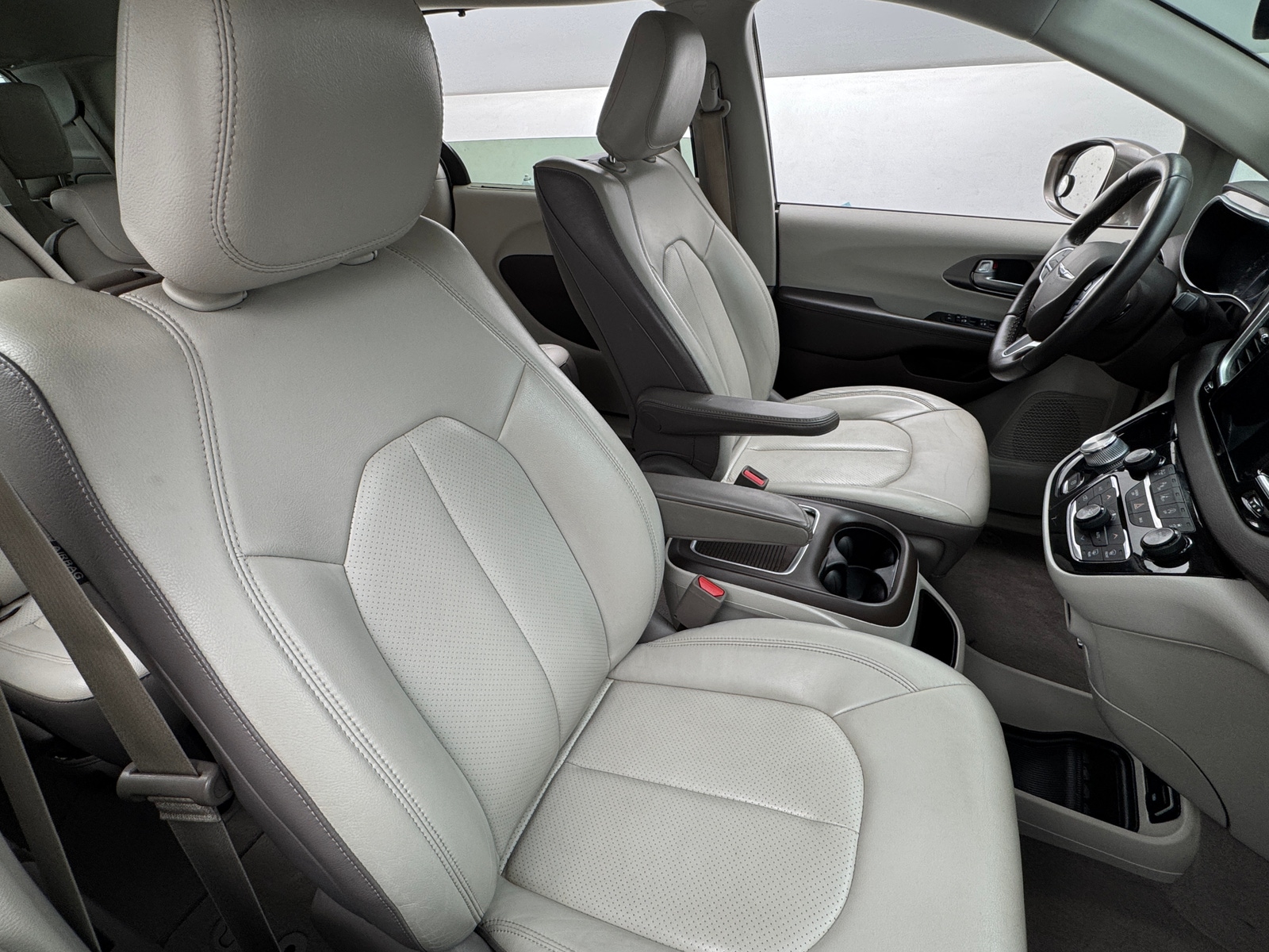 Thumbnail: 2017 Chrysler Pacifica - 2