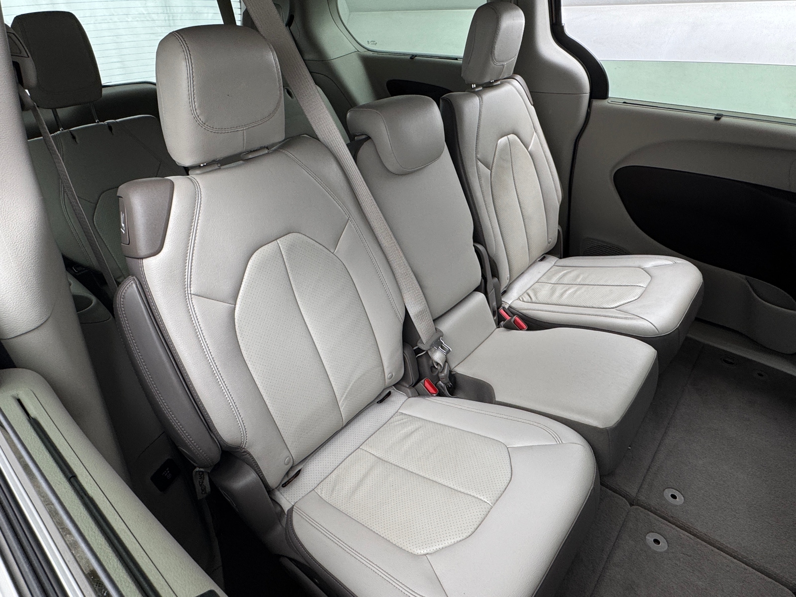 Thumbnail: 2017 Chrysler Pacifica - 6
