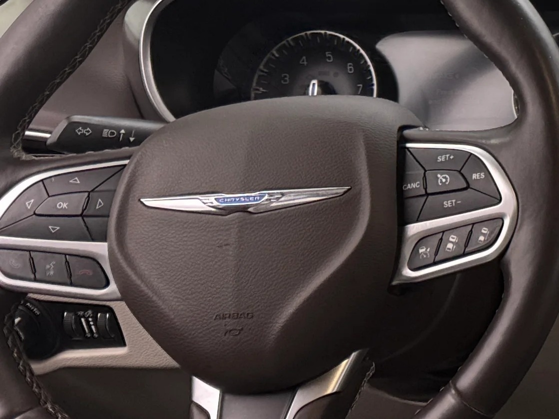 Thumbnail: 2017 Chrysler Pacifica - 5