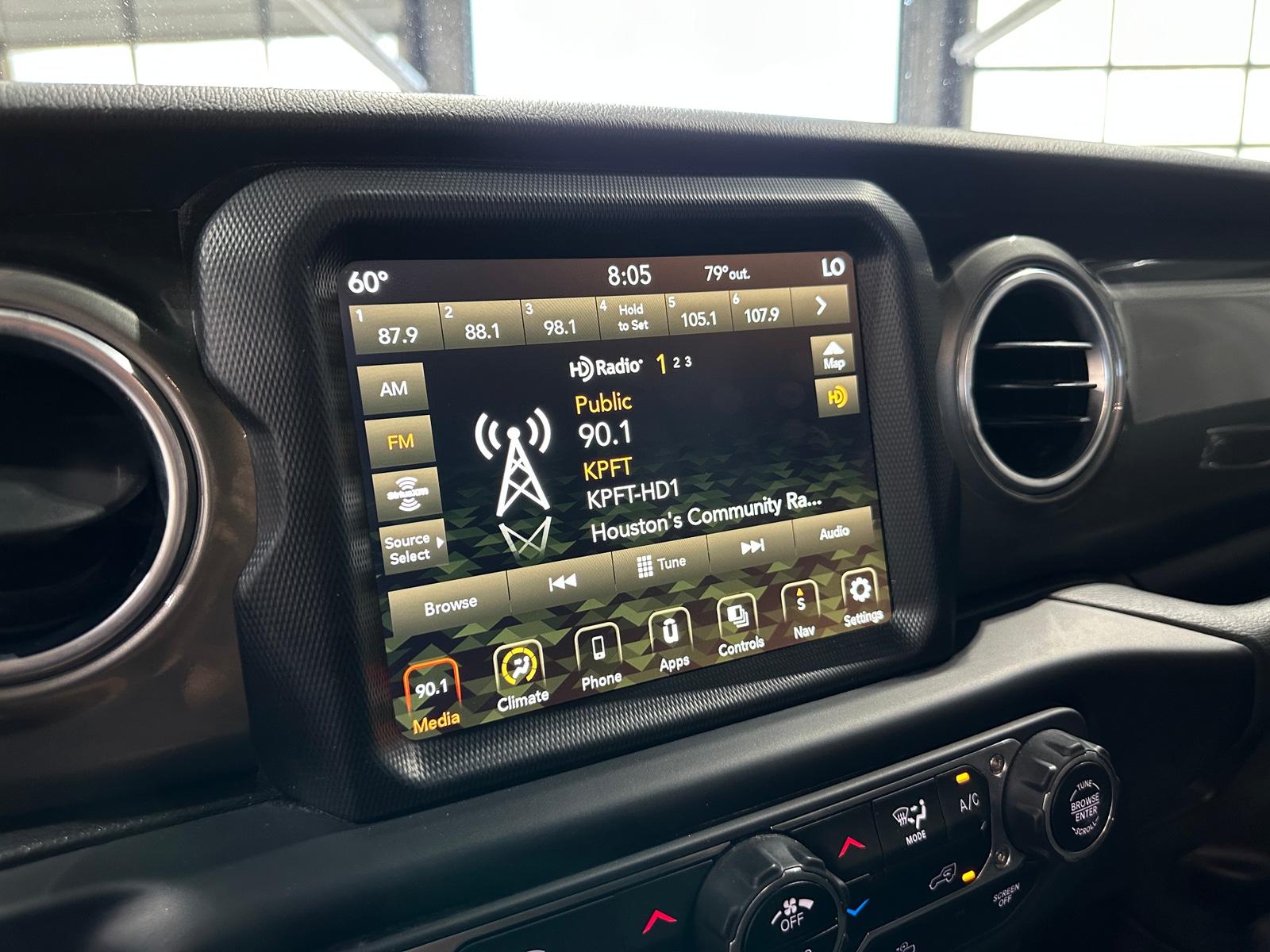 Thumbnail: 2023 Jeep Gladiator - 4
