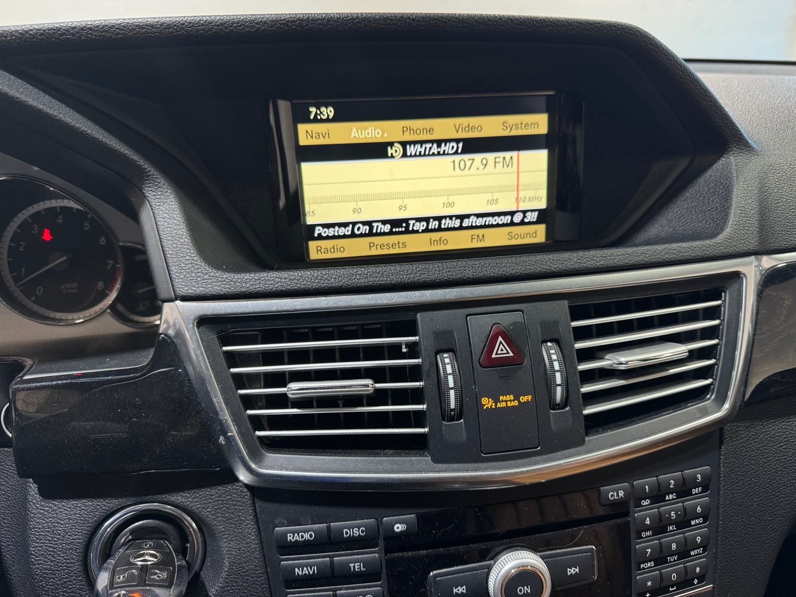 Thumbnail: 2011 Mercedes-Benz E-Class - 3