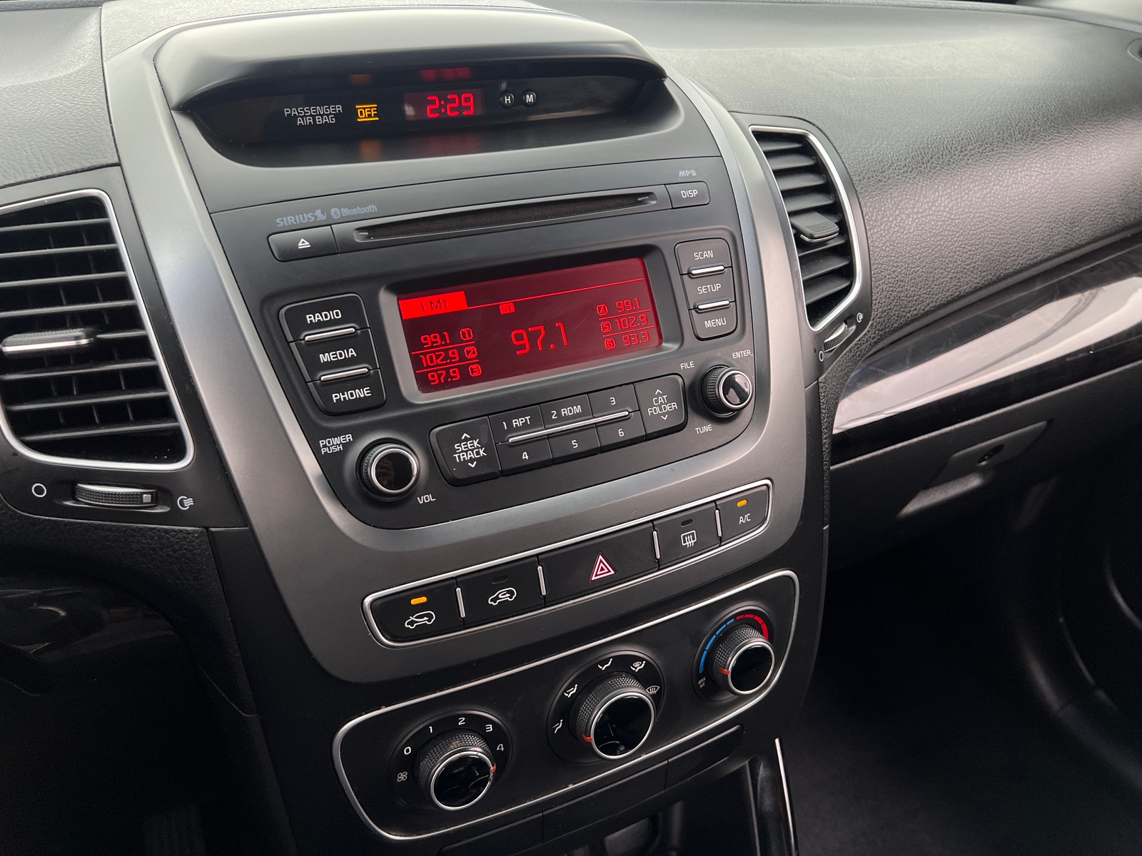 Thumbnail: 2014 Kia Sorento - 4