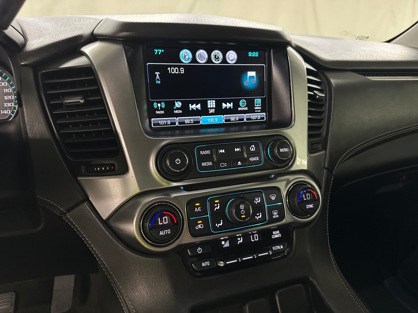 Thumbnail: 2018 Chevrolet Suburban - 4
