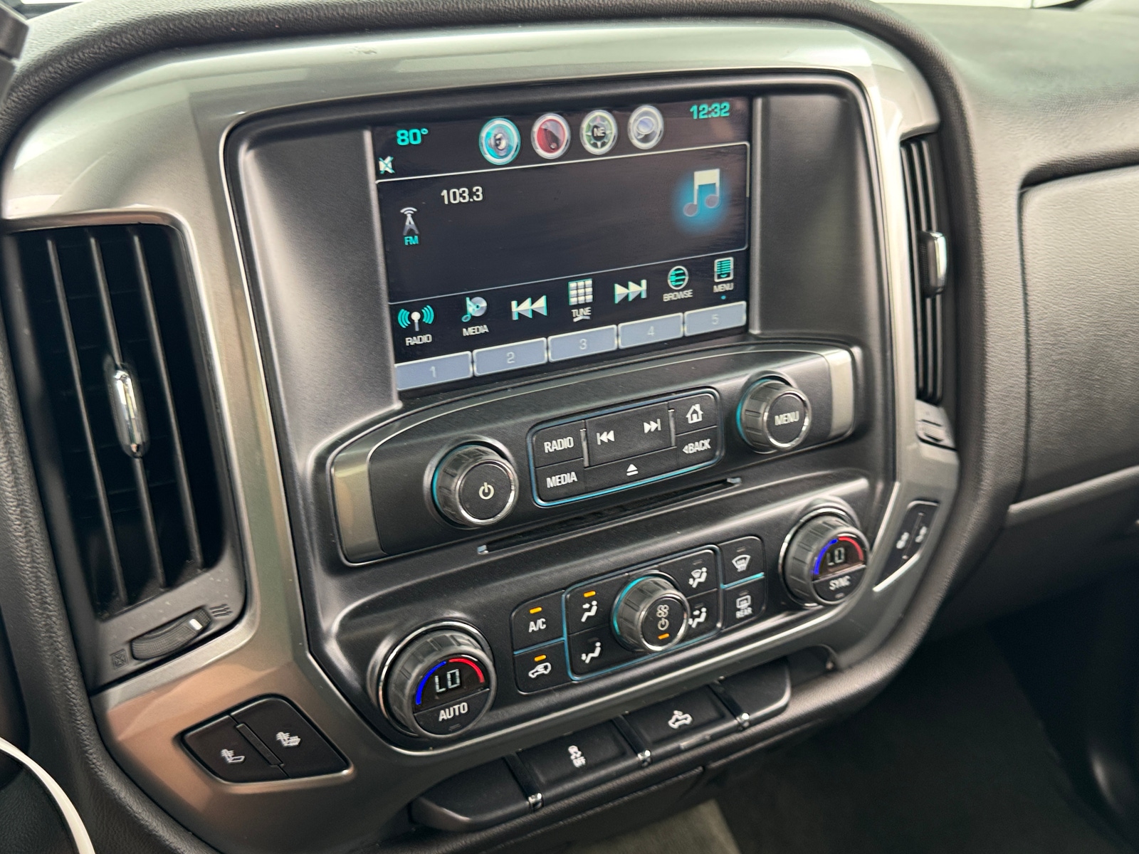 Thumbnail: 2016 Chevrolet Silverado 1500 - 3