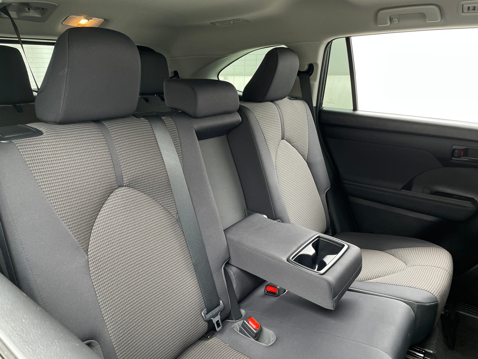 Thumbnail: 2023 Toyota Highlander - 6
