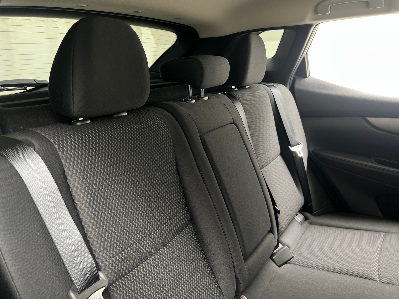 Thumbnail: 2017 Nissan Rogue Sport - 6
