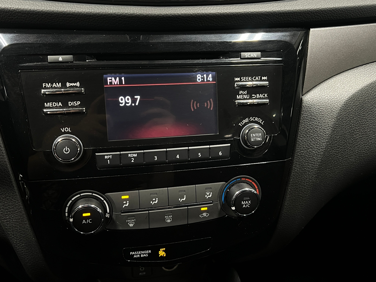 Thumbnail: 2017 Nissan Rogue Sport - 4