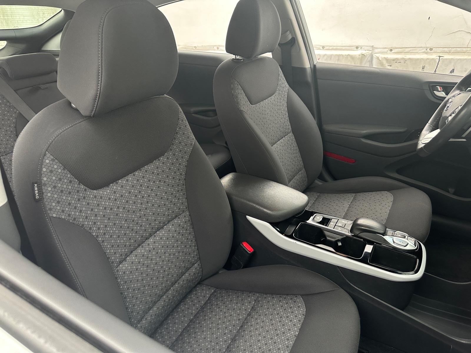 Thumbnail: 2019 Hyundai Ioniq - 2