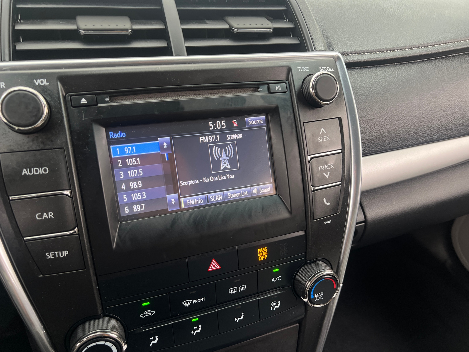 Thumbnail: 2015 Toyota Camry - 4