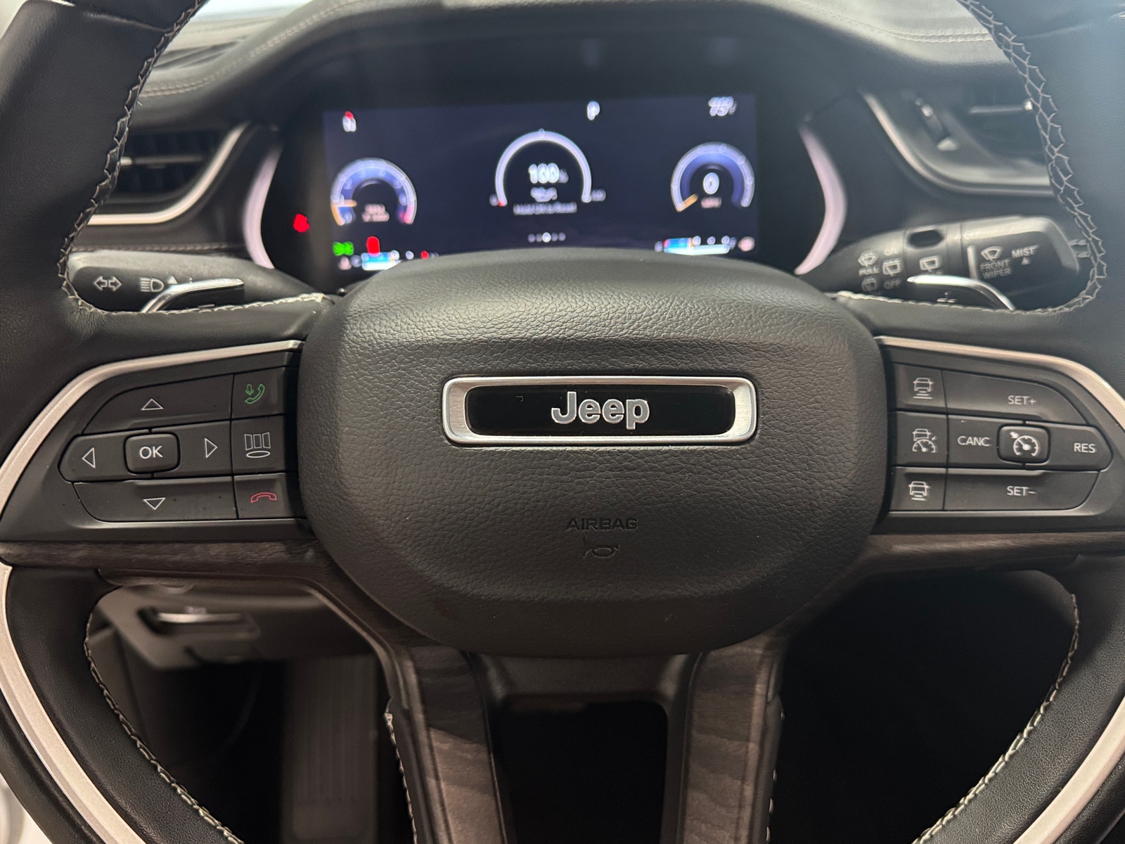 Thumbnail: 2022 Jeep Grand Cherokee L - 4