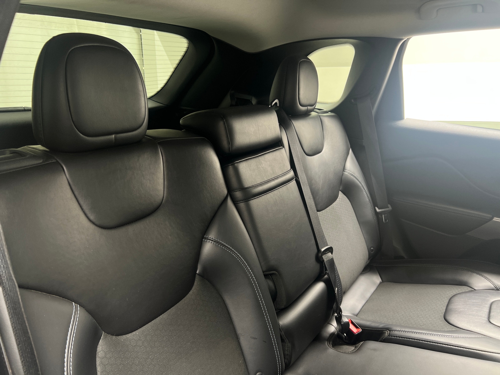 Thumbnail: 2019 Jeep Cherokee - 6