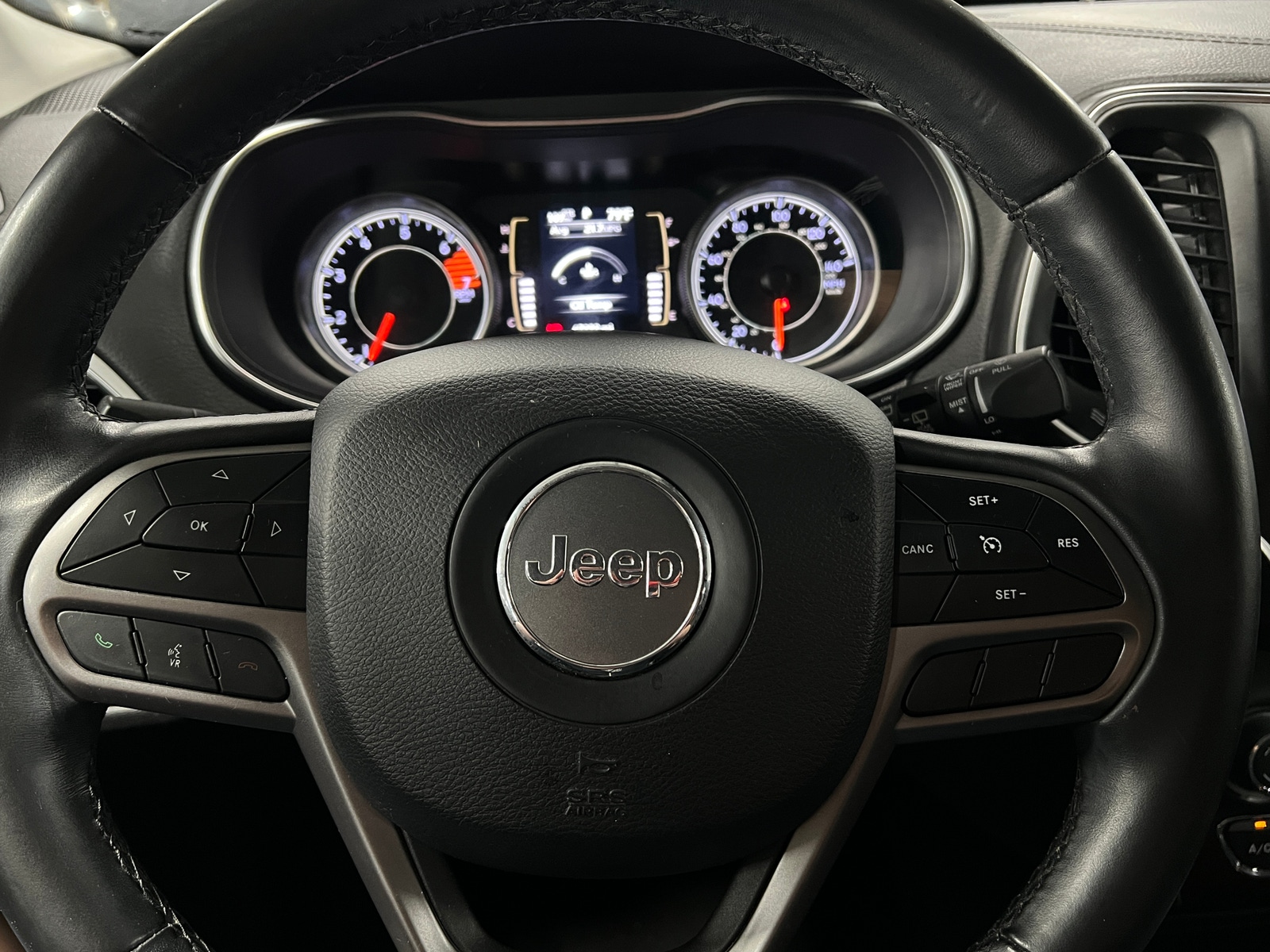 Thumbnail: 2019 Jeep Cherokee - 5