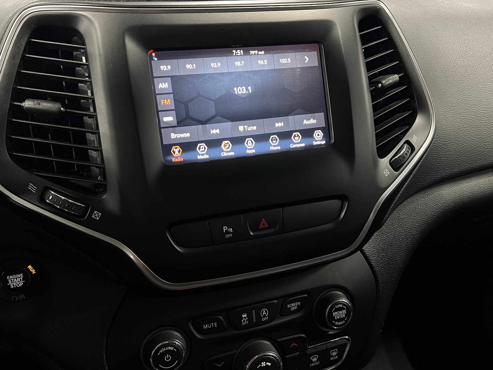 Thumbnail: 2019 Jeep Cherokee - 4