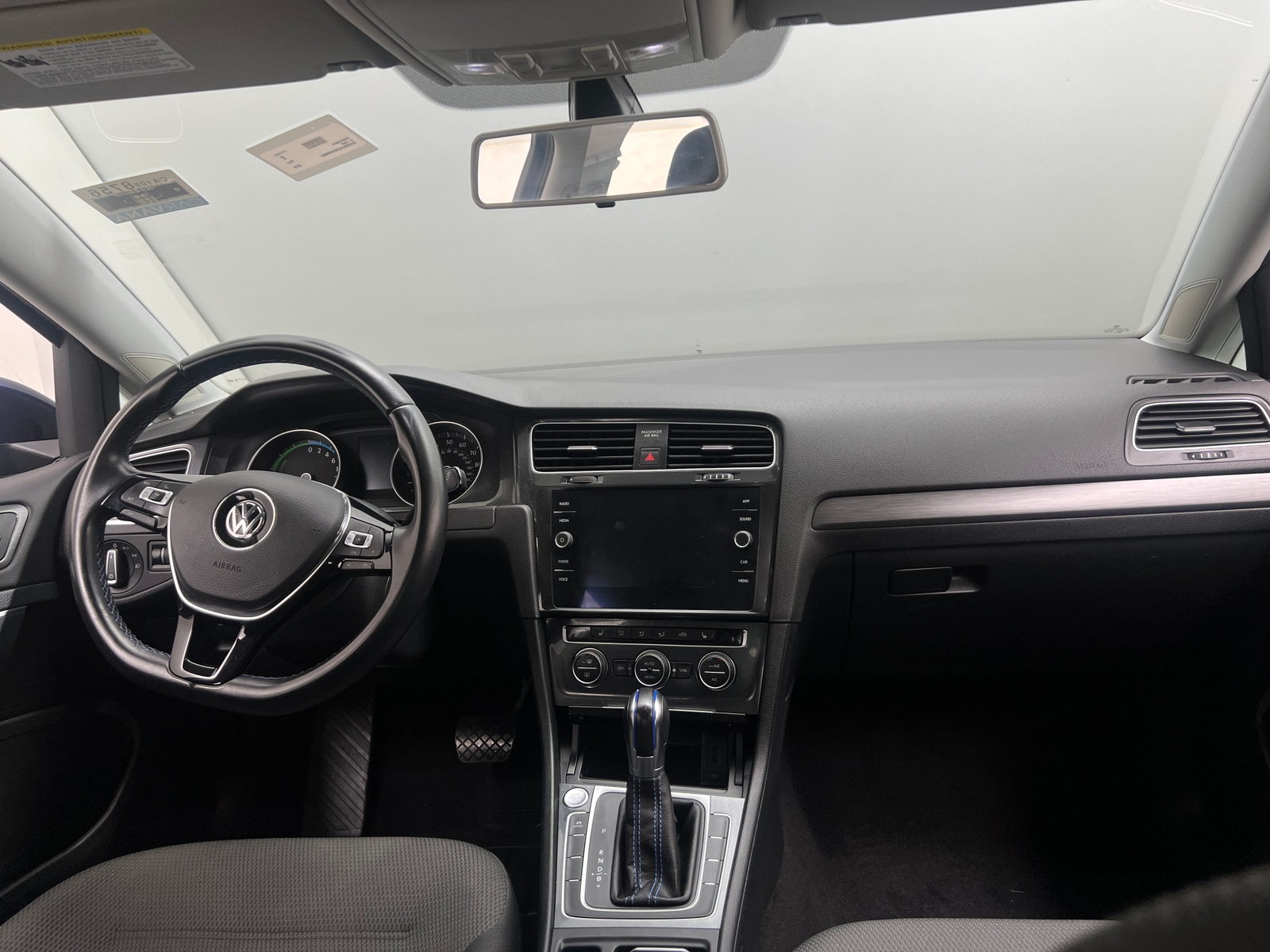Thumbnail: 2019 Volkswagen e-Golf - 3