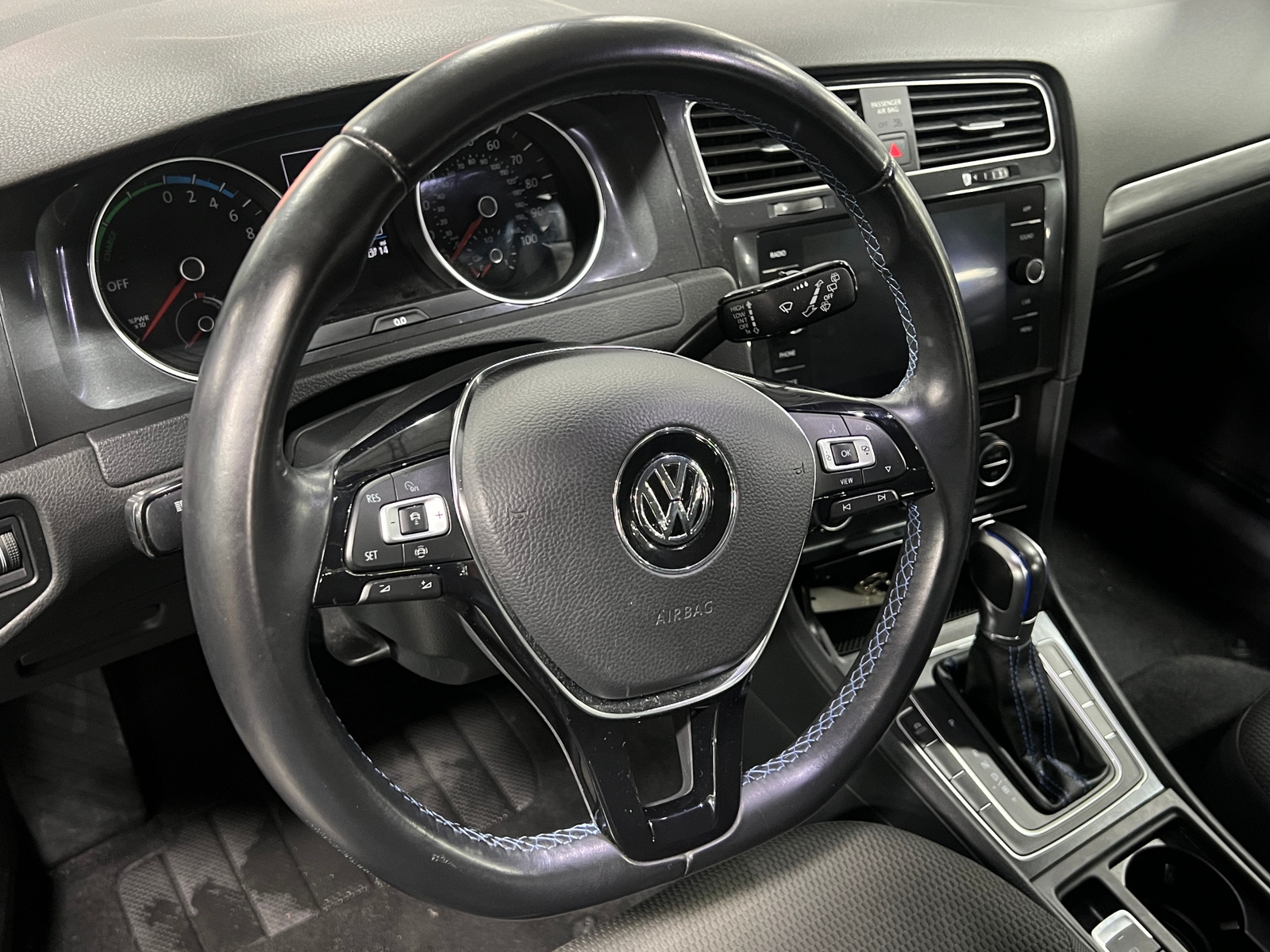 Thumbnail: 2019 Volkswagen e-Golf - 5