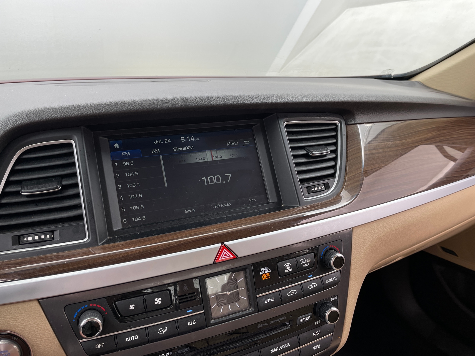 Thumbnail: 2015 Hyundai Genesis - 3