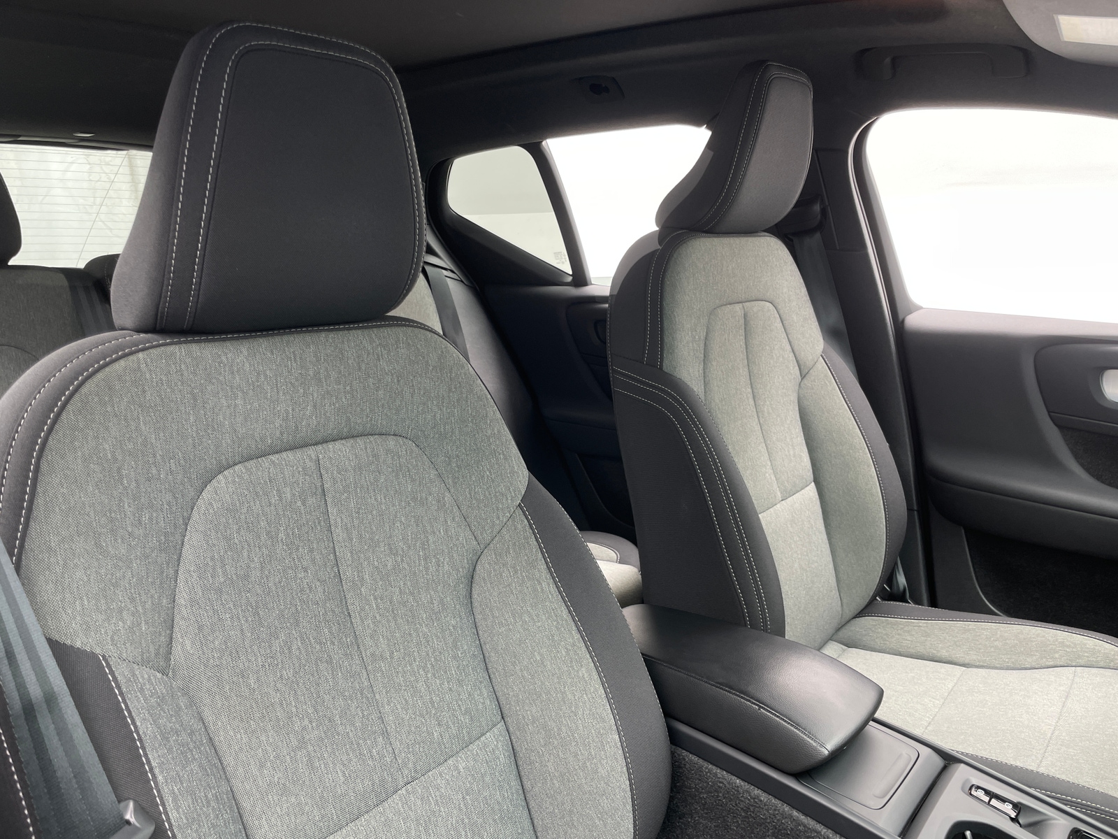 Thumbnail: 2024 Volvo XC40 - 2