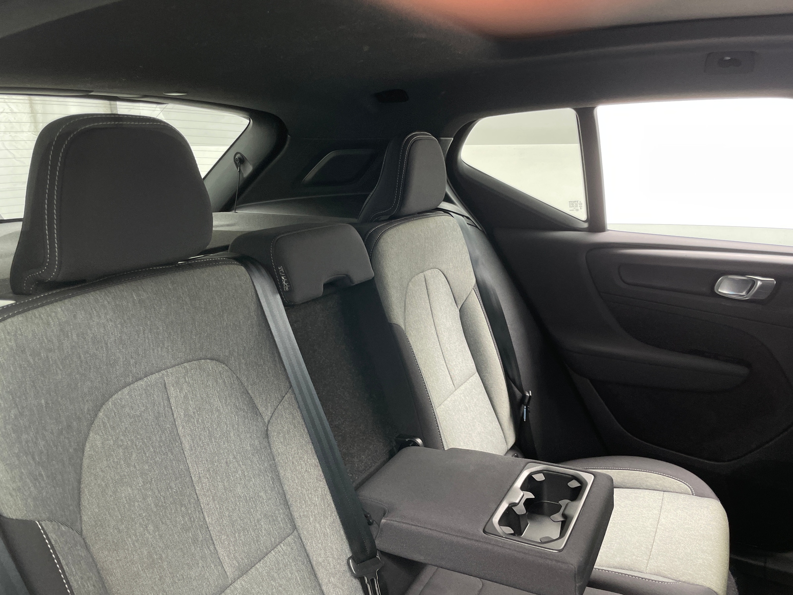 Thumbnail: 2024 Volvo XC40 - 6