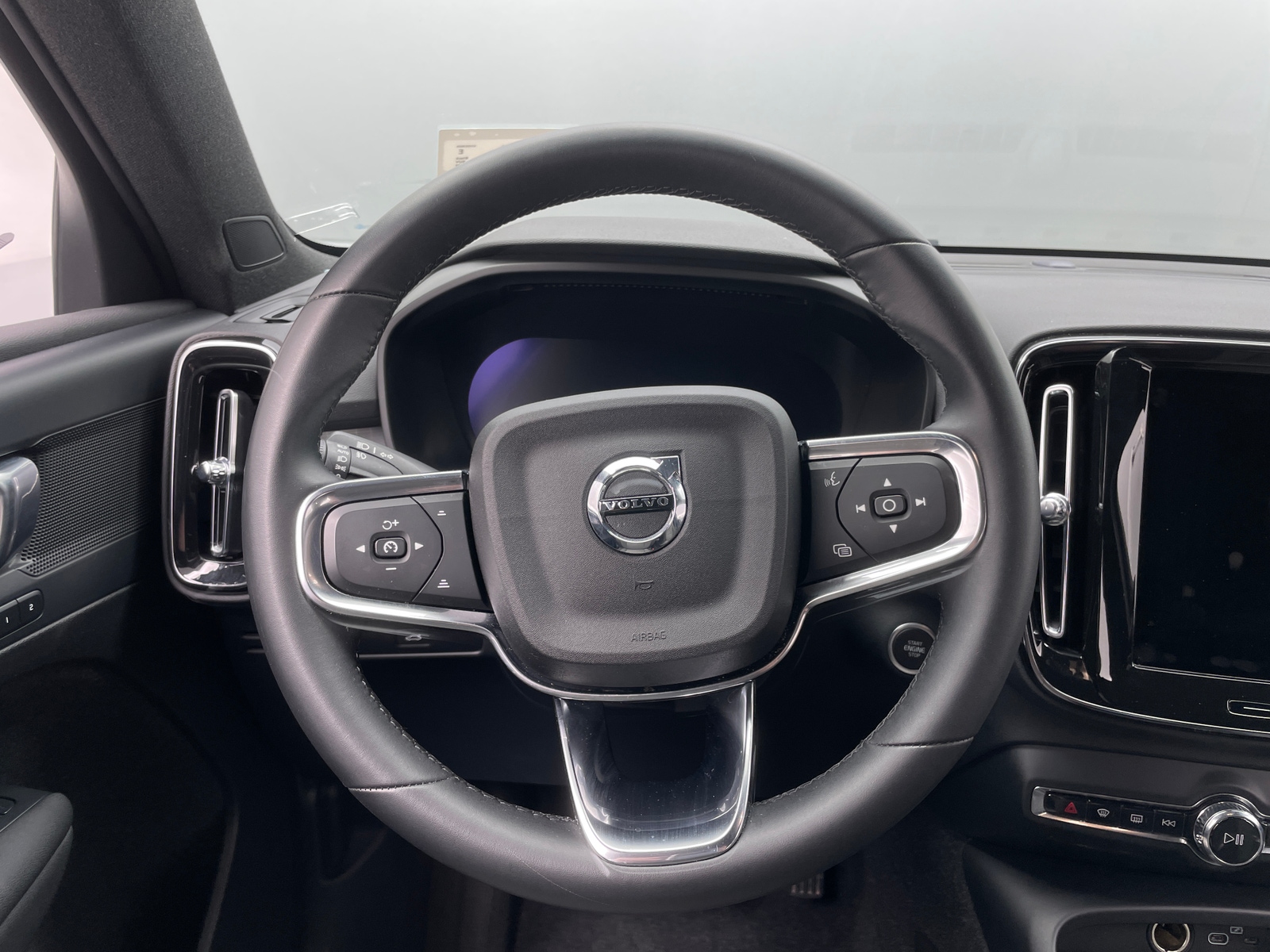 Thumbnail: 2024 Volvo XC40 - 5