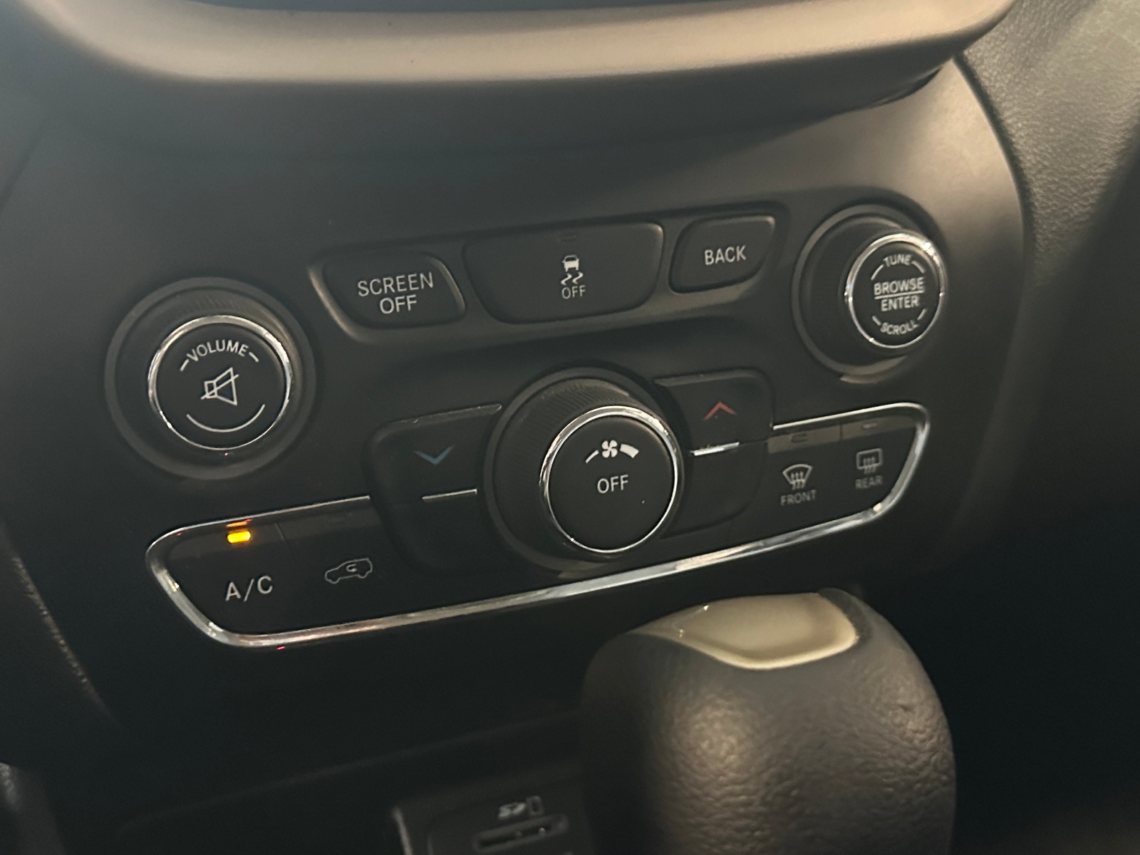 Thumbnail: 2014 Jeep Cherokee - 4