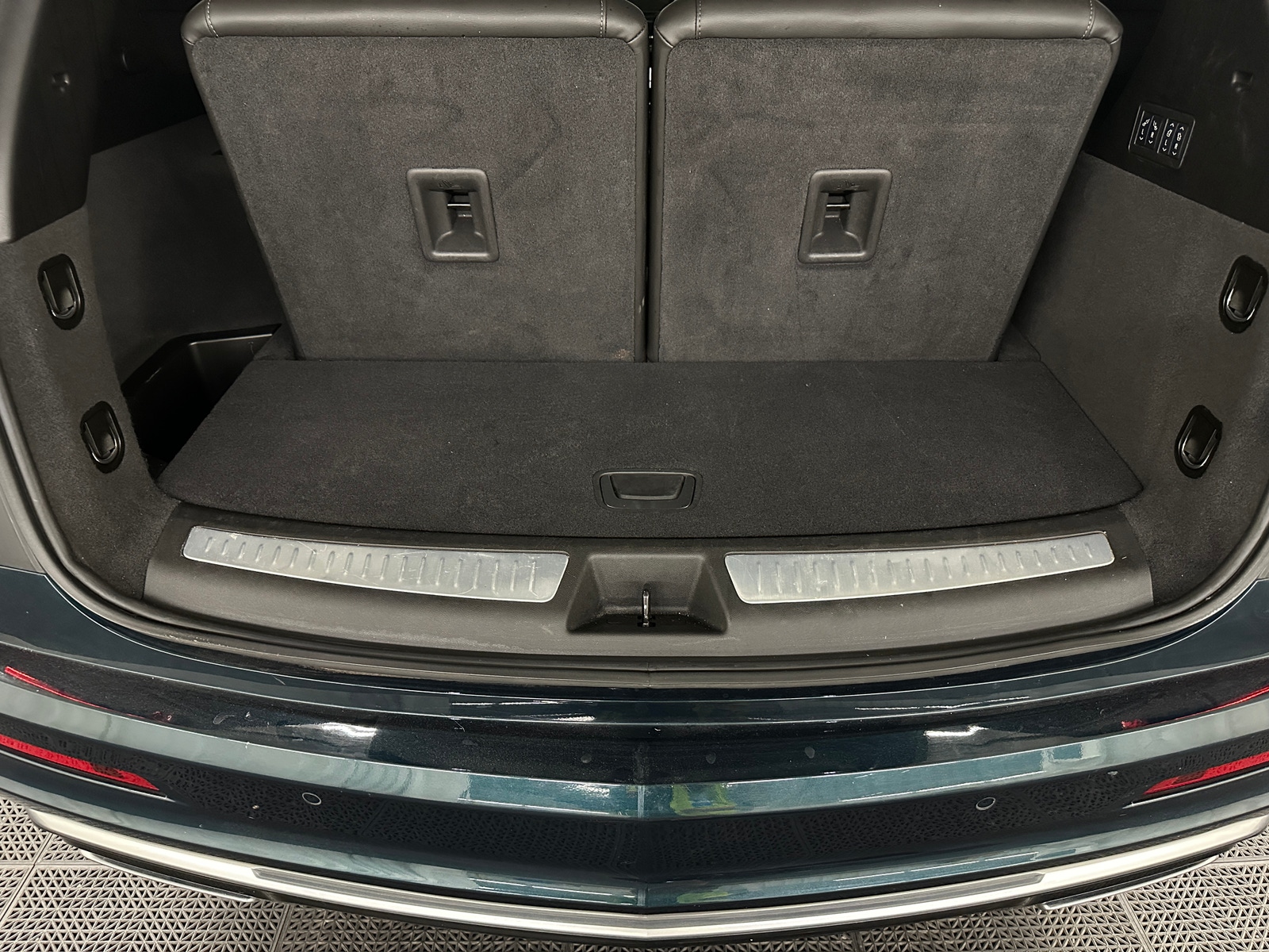 Thumbnail: 2025 Cadillac XT6 - 6