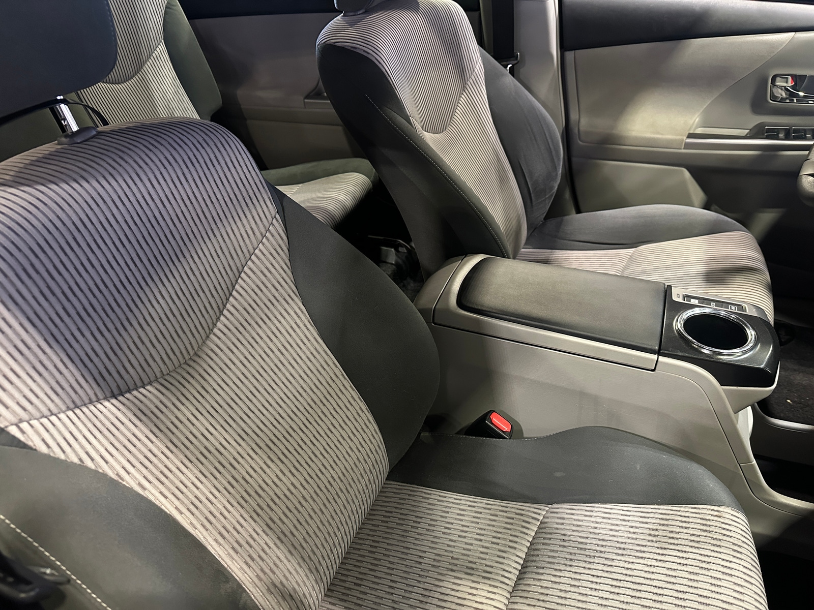 Thumbnail: 2015 Toyota Prius v - 2