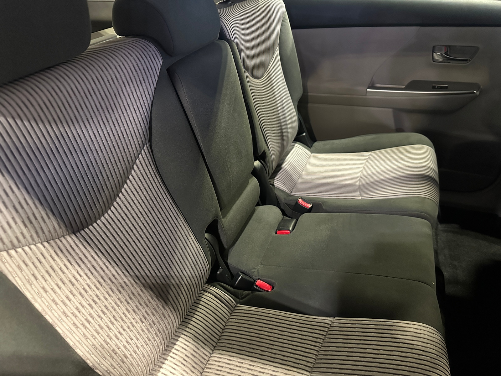 Thumbnail: 2015 Toyota Prius v - 6