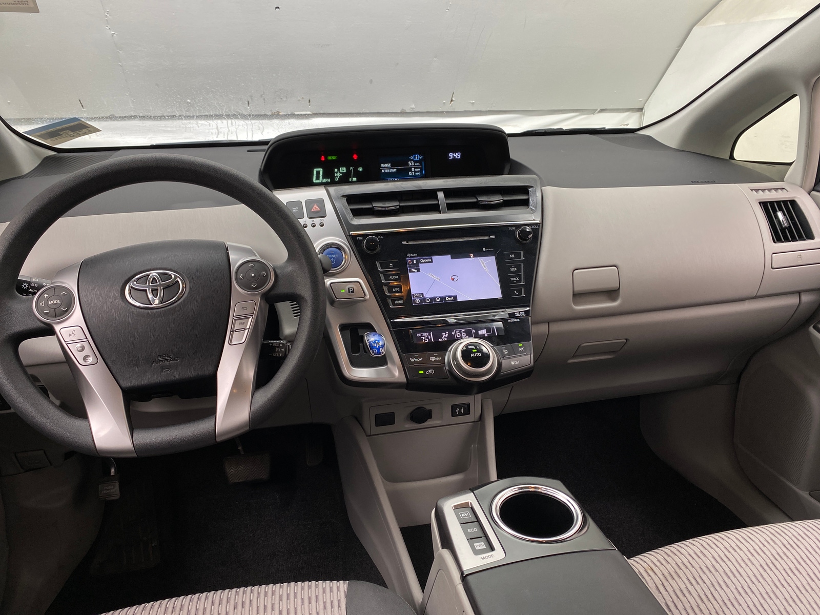 Thumbnail: 2015 Toyota Prius v - 3