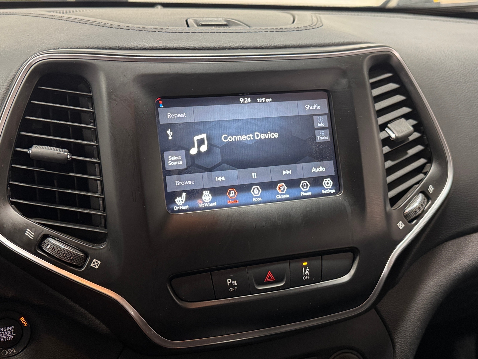Thumbnail: 2020 Jeep Cherokee - 3
