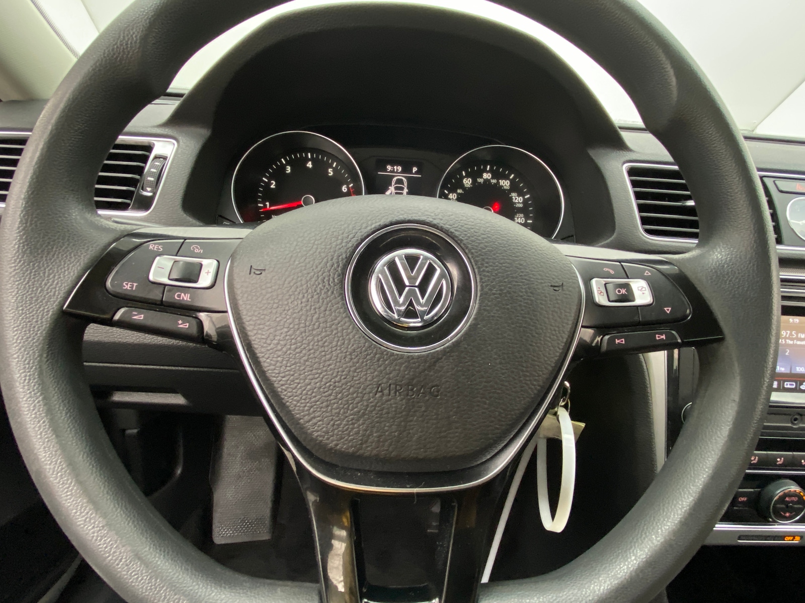 Thumbnail: 2016 Volkswagen Passat - 5