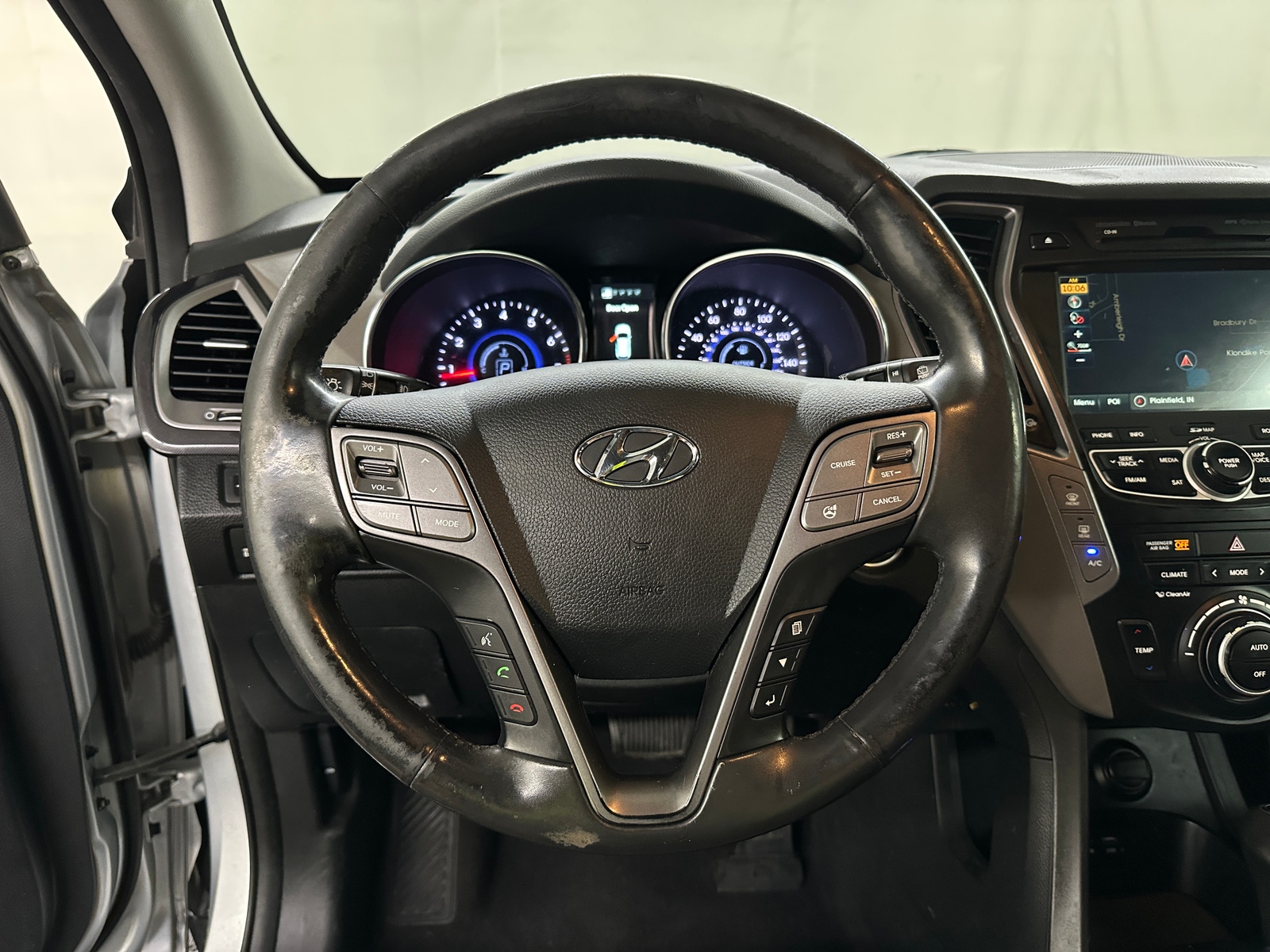 Thumbnail: 2015 Hyundai Santa Fe - 4
