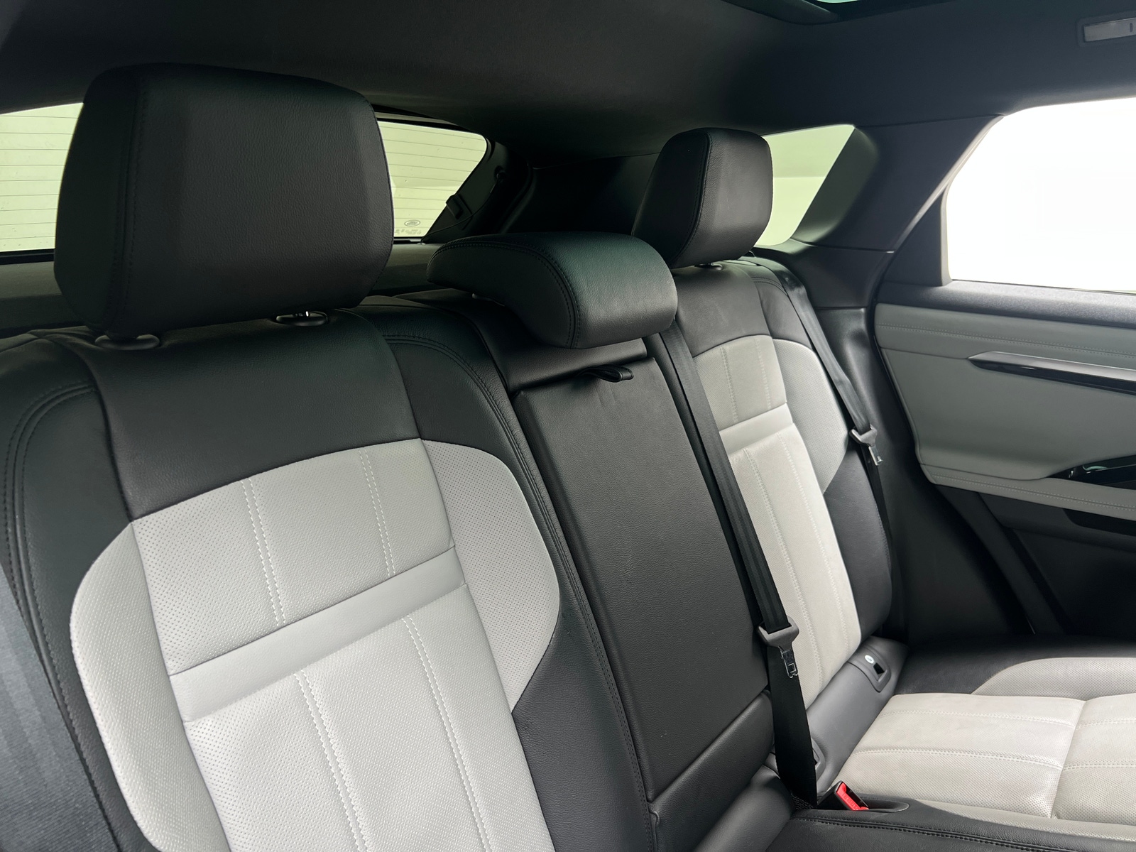 Thumbnail: 2023 Land Rover Range Rover Evoque - 5