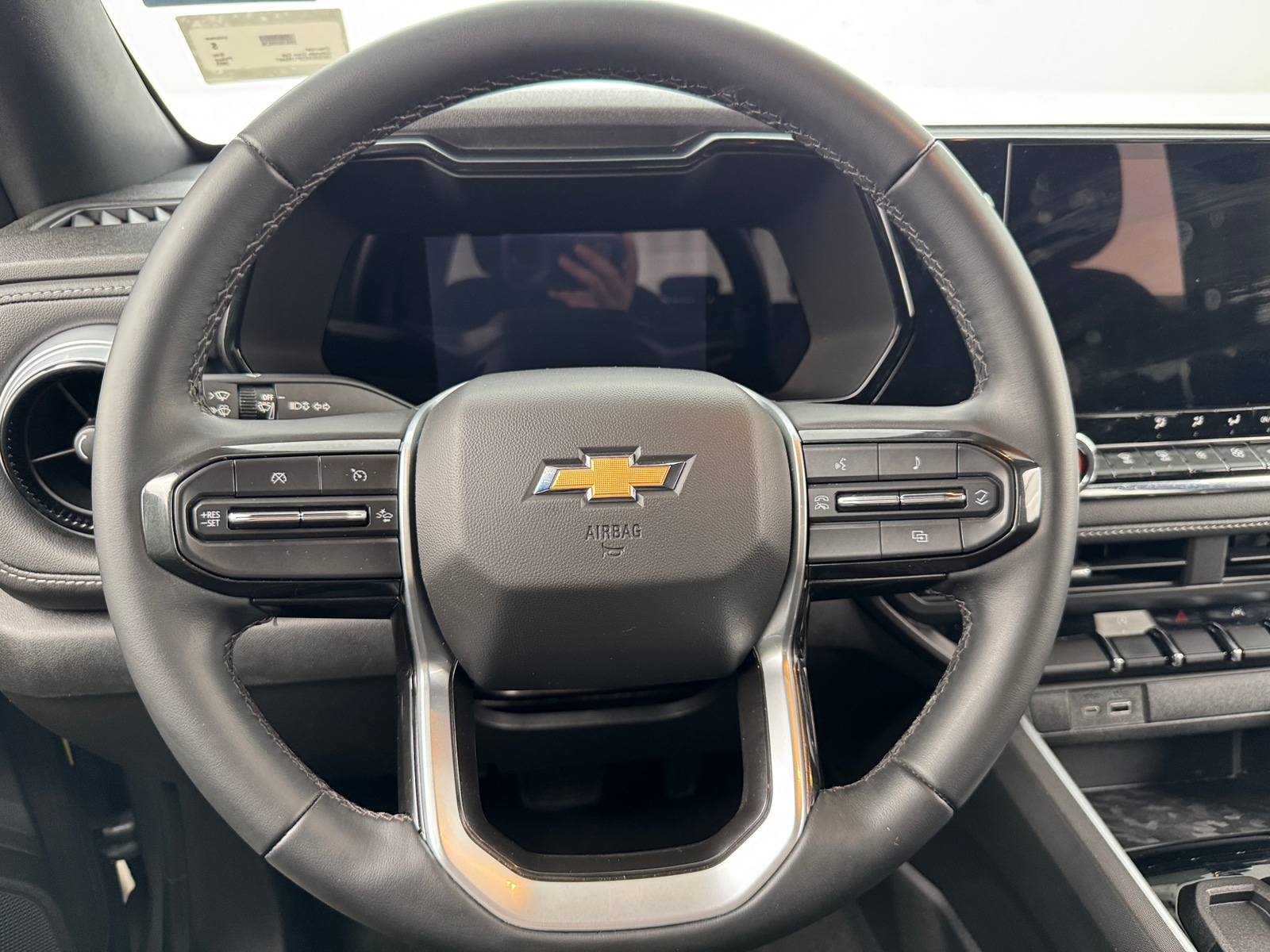 Thumbnail: 2023 Chevrolet Colorado - 5