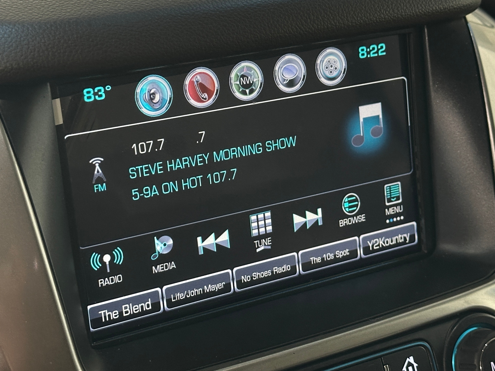 Thumbnail: 2016 Chevrolet Suburban - 3