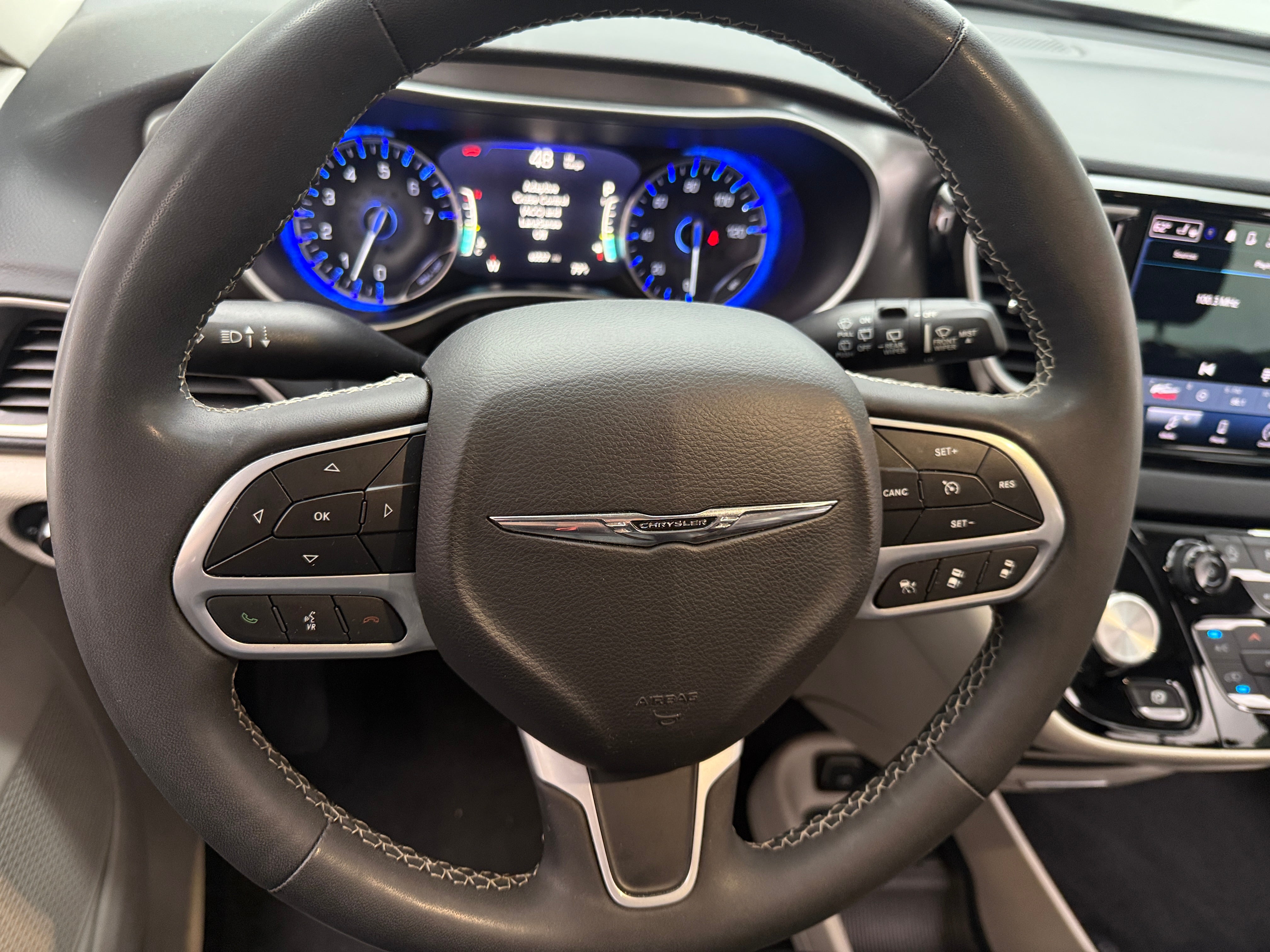 Thumbnail: 2023 Chrysler Pacifica - 4