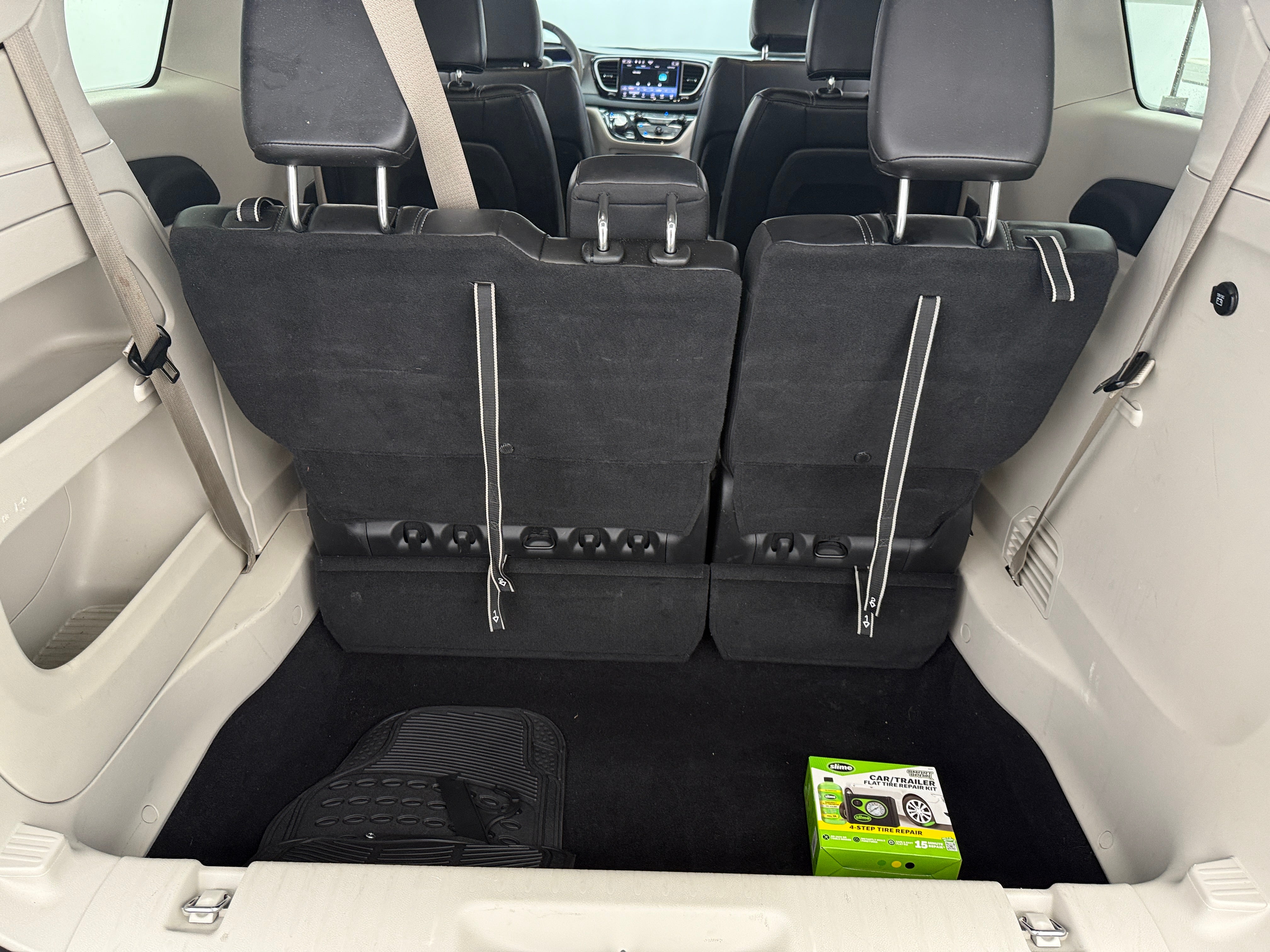 Thumbnail: 2023 Chrysler Pacifica - 6