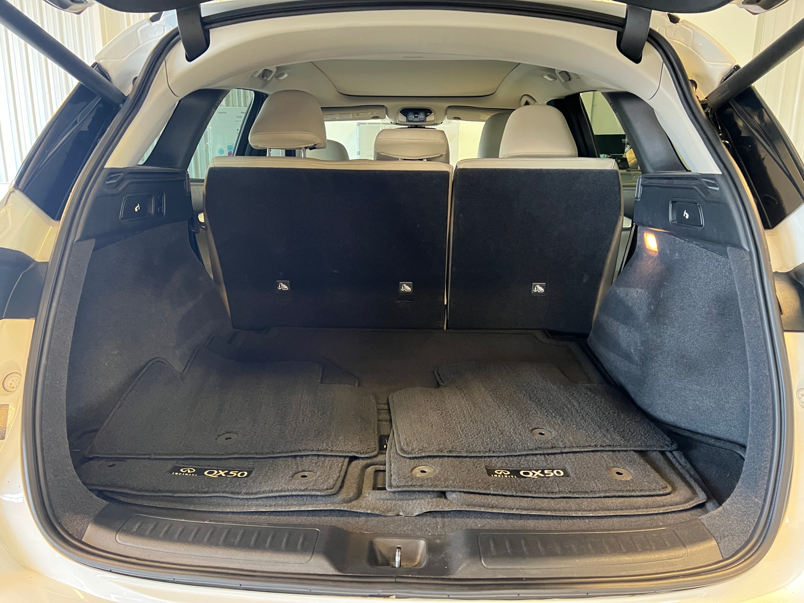 Thumbnail: 2019 INFINITI QX50 - 6