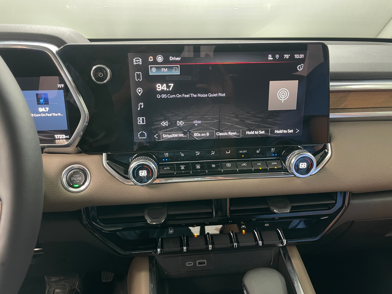Thumbnail: 2024 GMC Canyon - 3