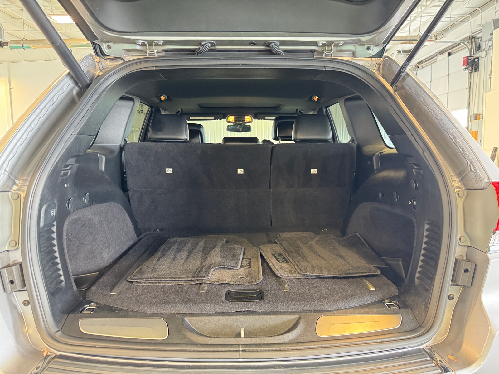Thumbnail: 2015 Jeep Grand Cherokee - 6