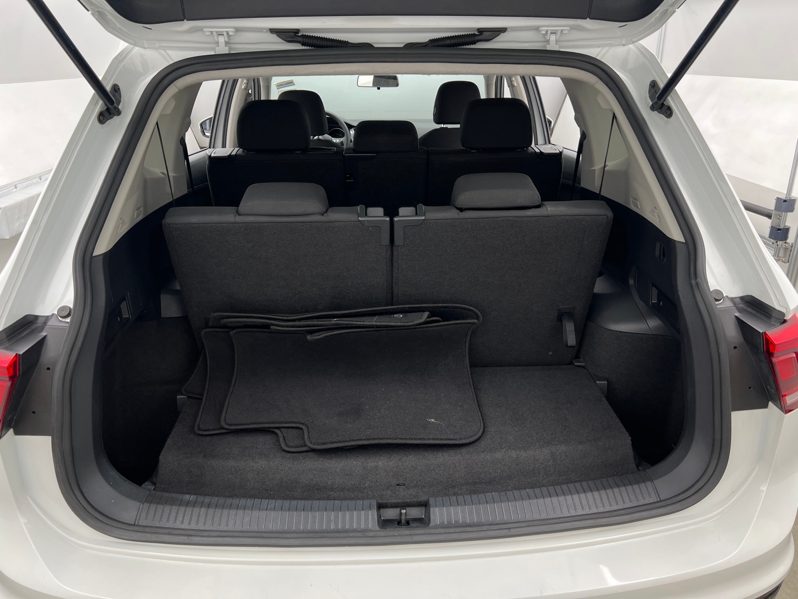 Thumbnail: 2021 Volkswagen Tiguan - 7