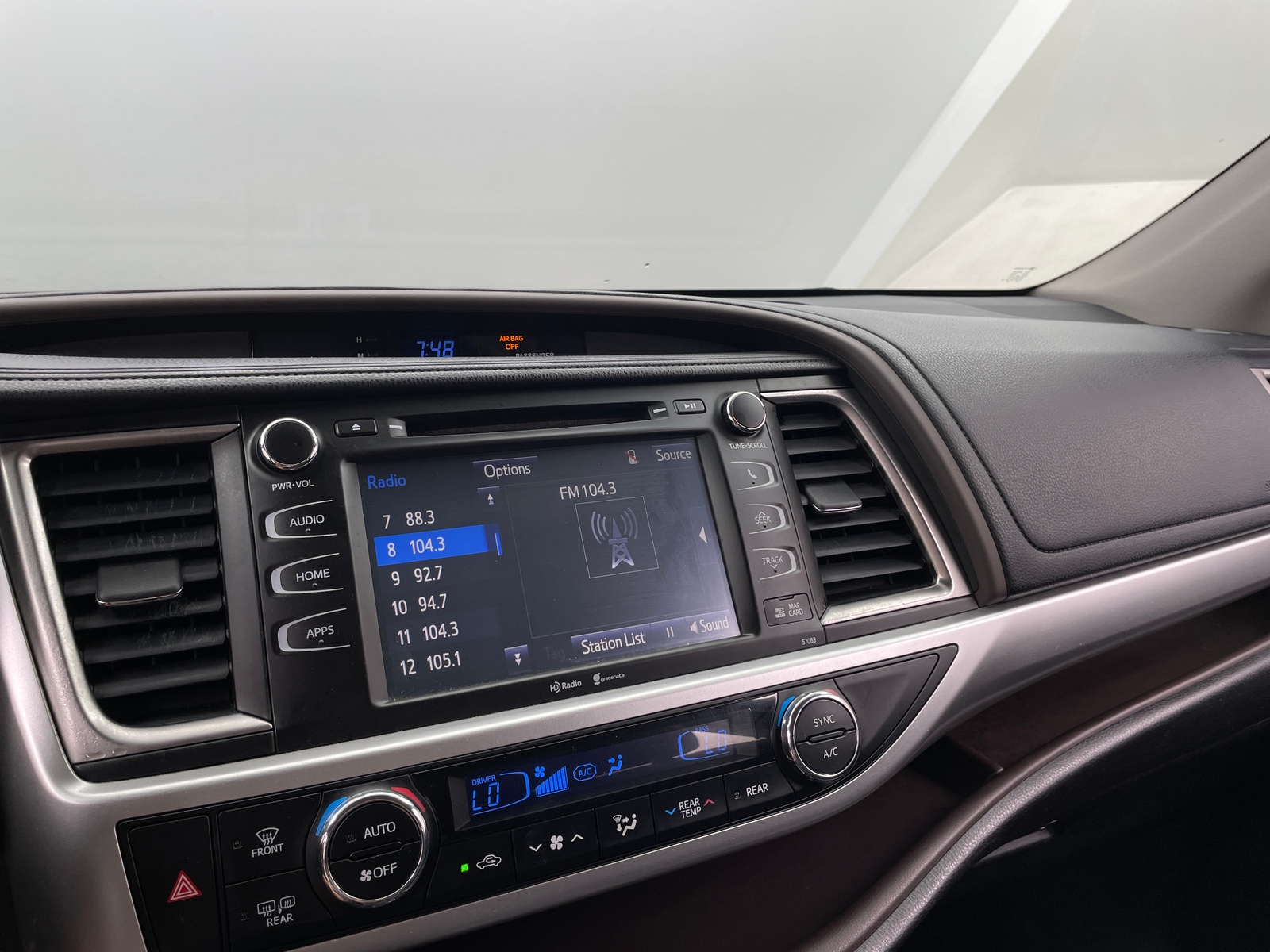 Thumbnail: 2015 Toyota Highlander - 3