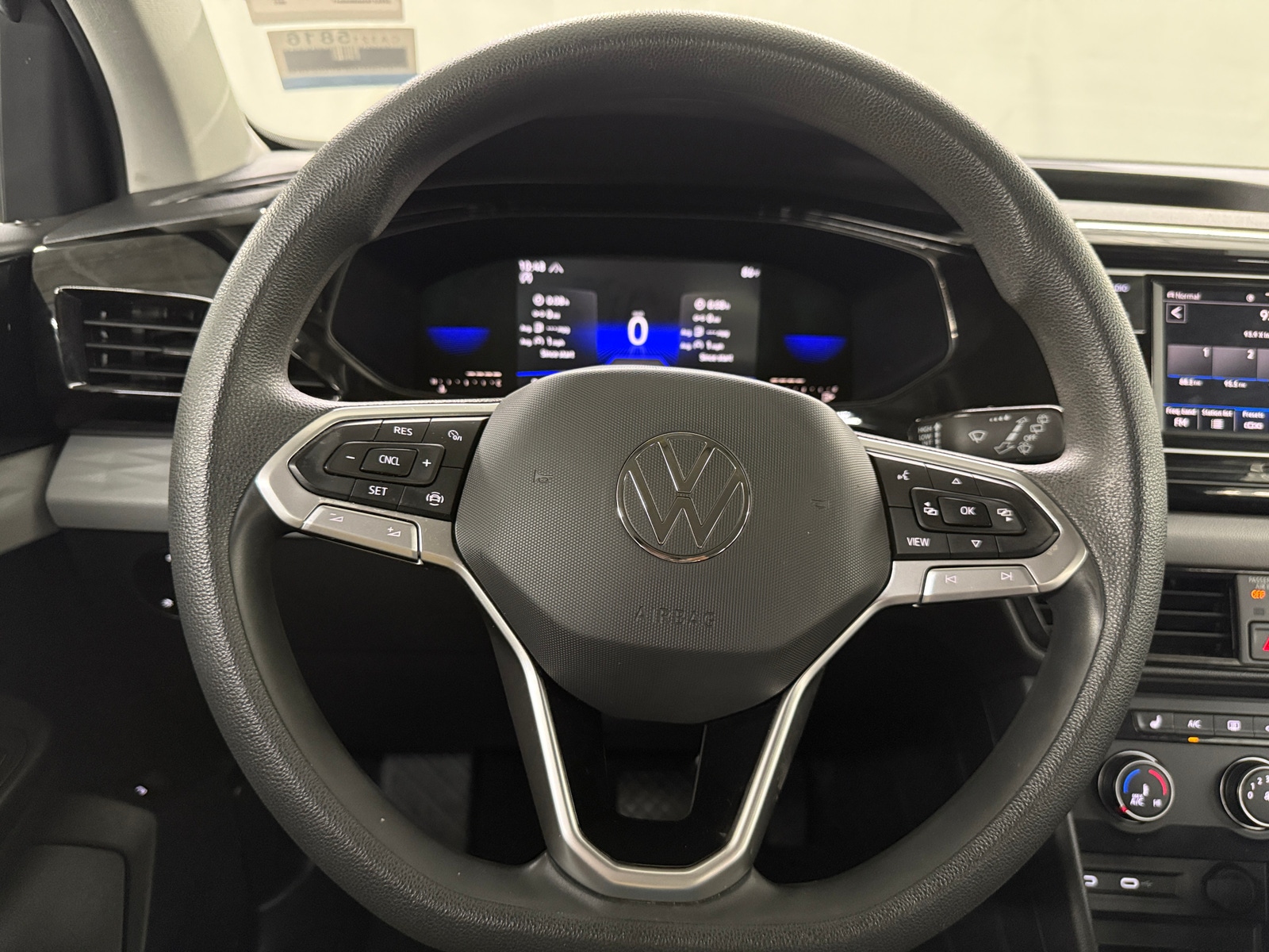 Thumbnail: 2022 Volkswagen Taos - 5