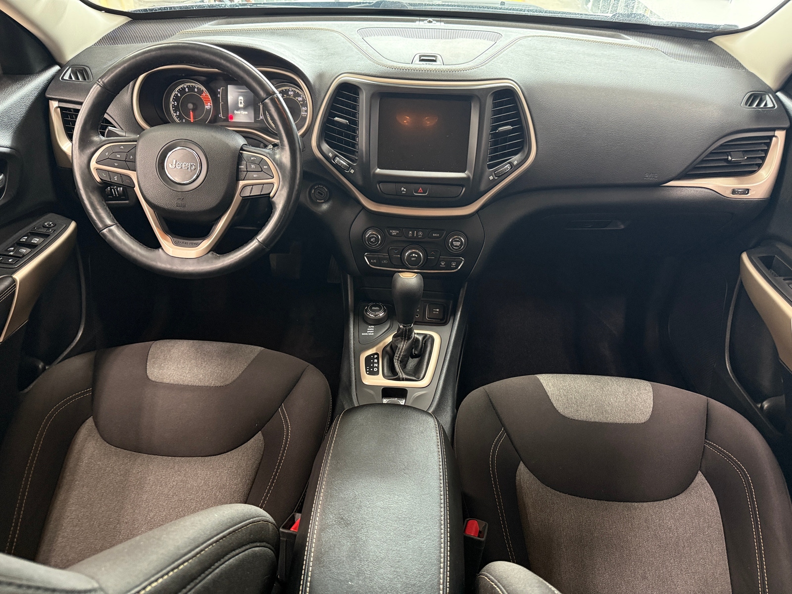 Thumbnail: 2018 Jeep Cherokee - 3