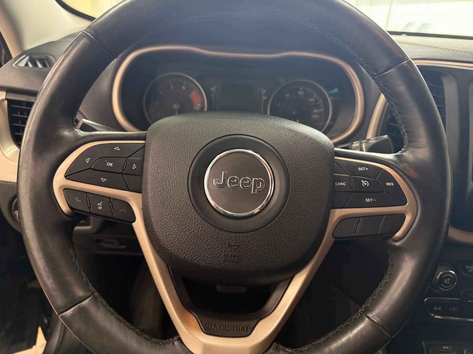 Thumbnail: 2018 Jeep Cherokee - 5
