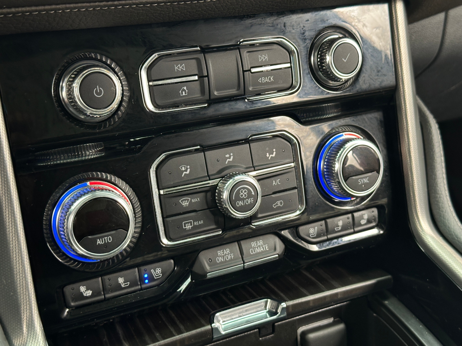 Thumbnail: 2021 GMC Yukon XL - 3