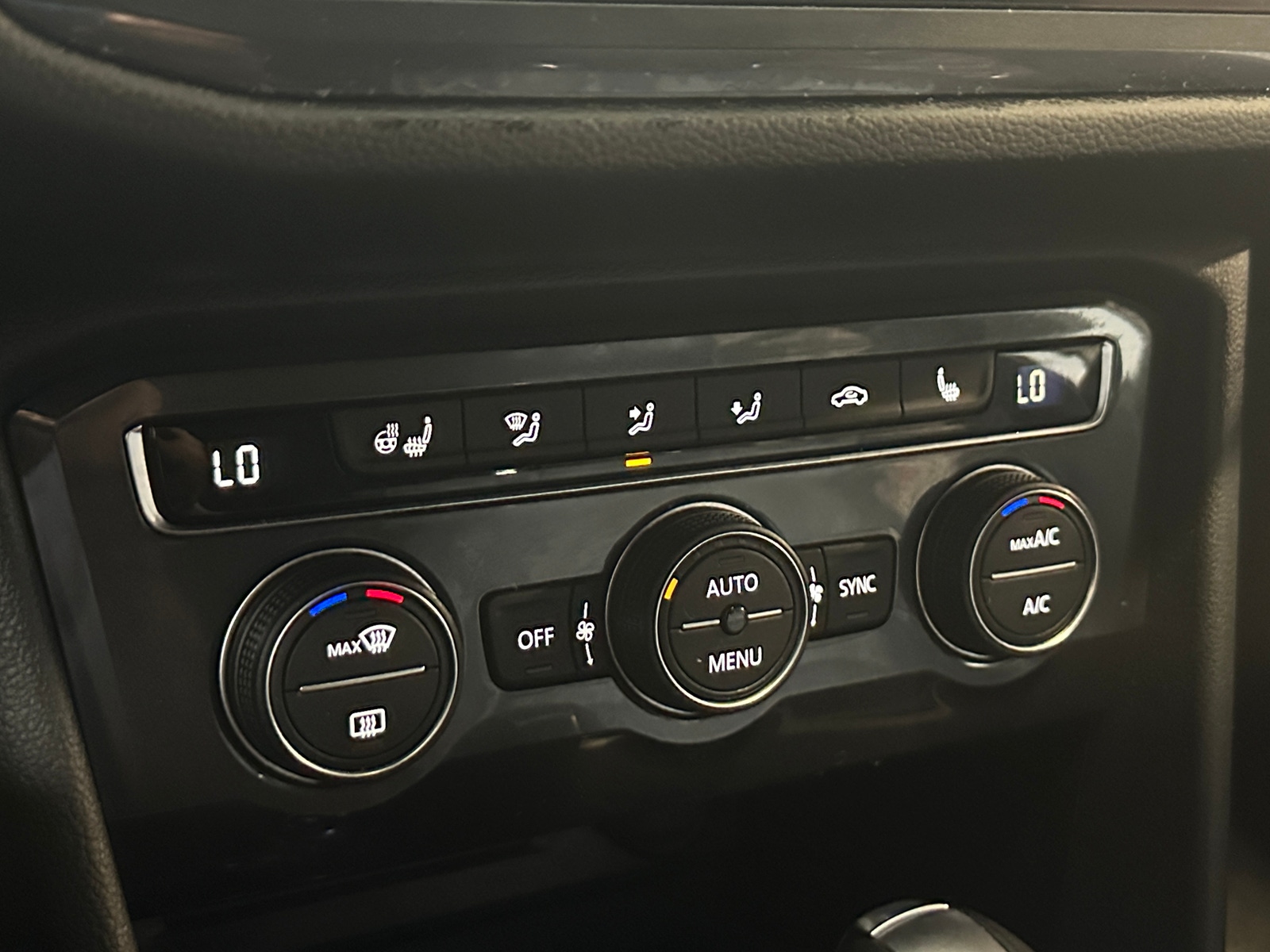 Thumbnail: 2021 Volkswagen Tiguan - 3