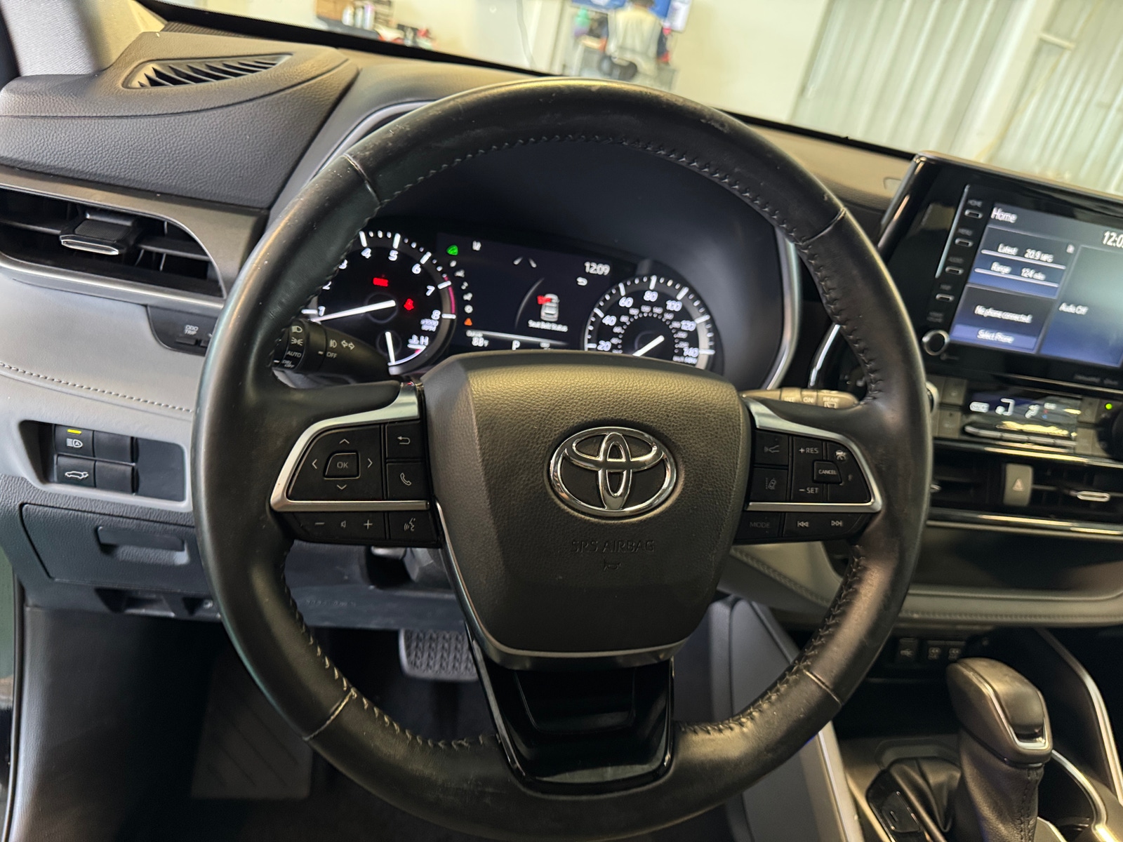 Thumbnail: 2021 Toyota Highlander - 4