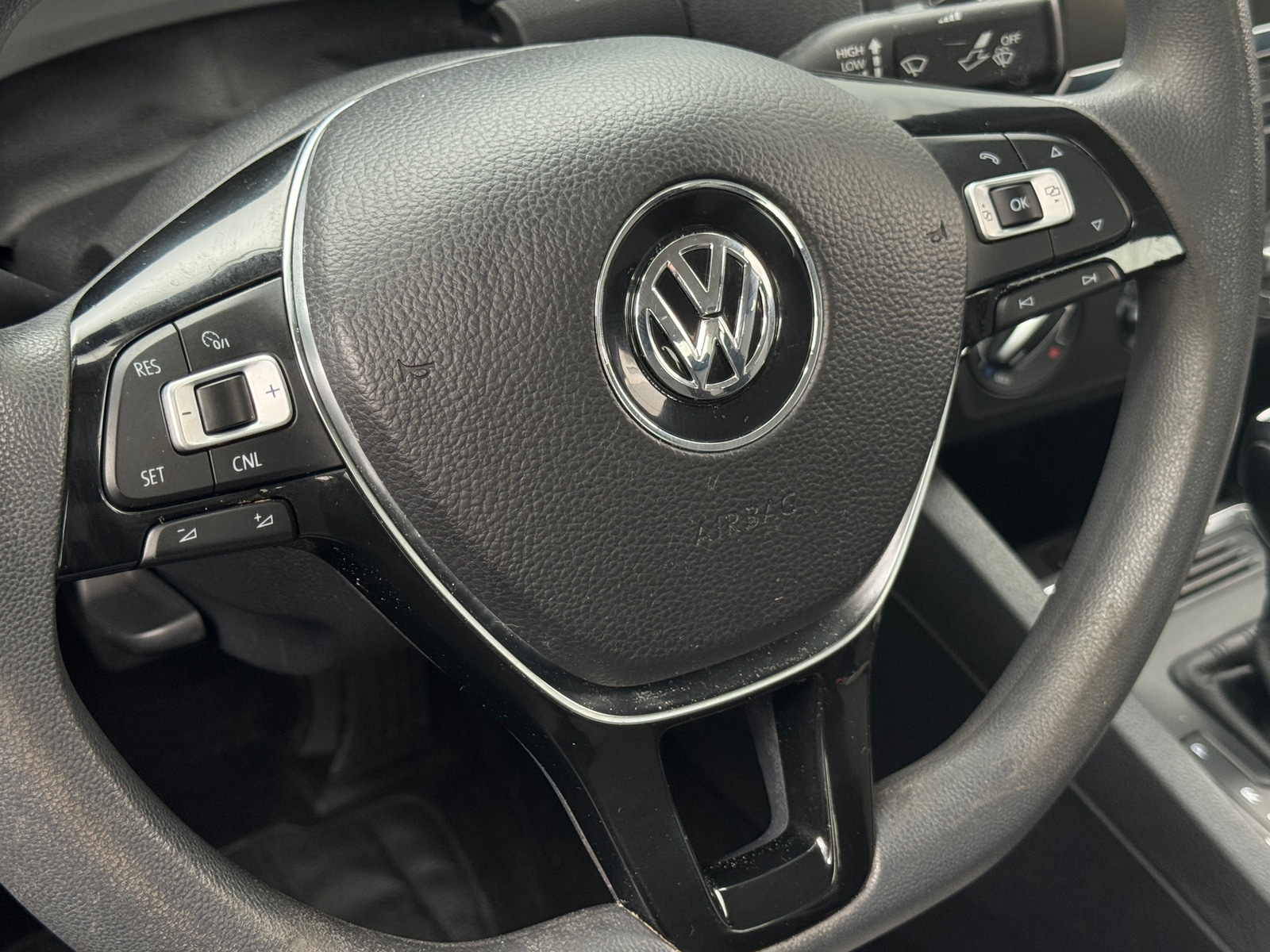 Thumbnail: 2017 Volkswagen Jetta - 5